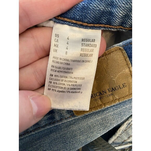 American Eagle Light Wash Destressed Mom Jeans Sz.4 - Picture 8 of 8
